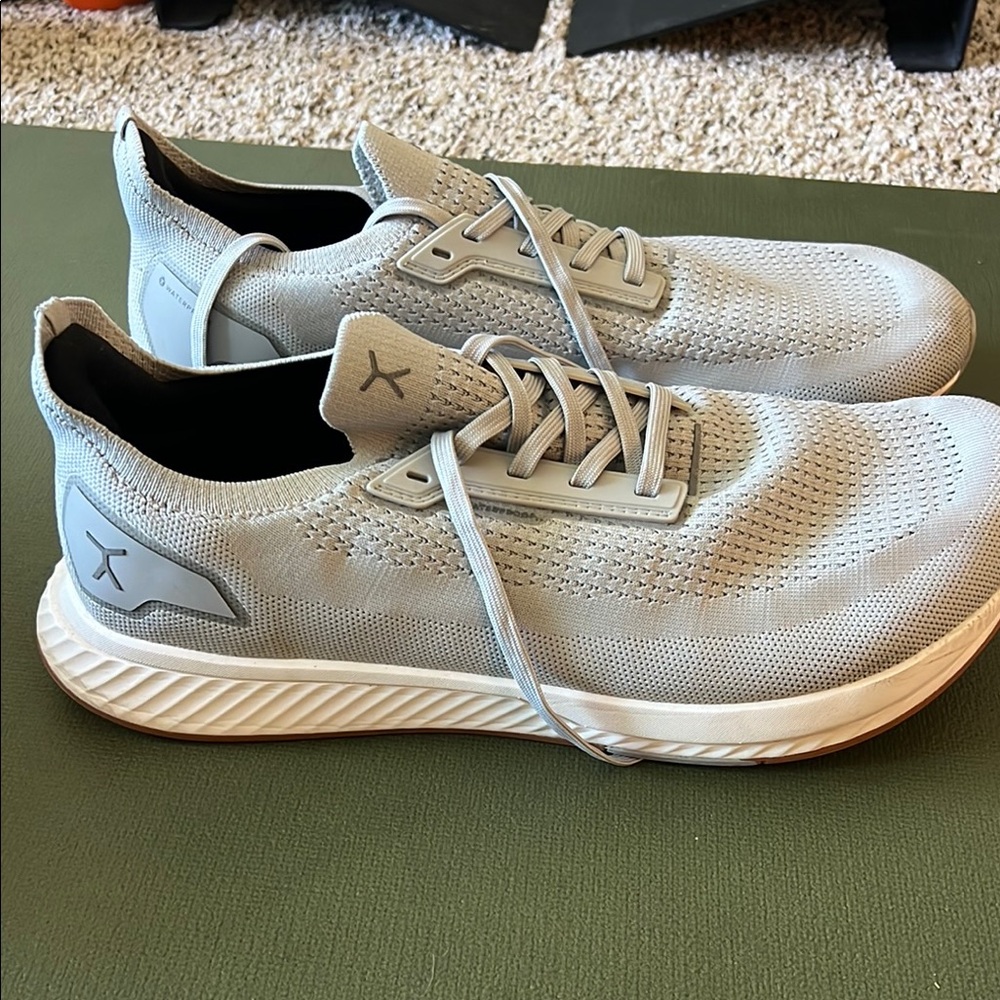 Flux waterproof running shoes